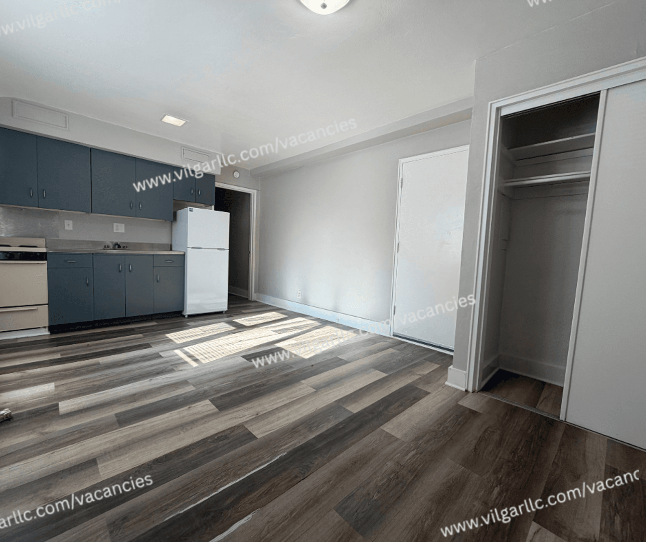 La Porte Apartment: 1520 Monroe St,