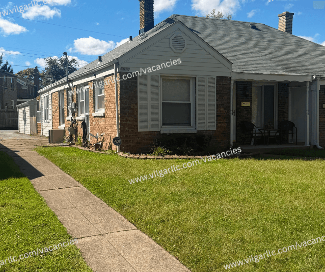 Munster House: 7610 Manor Ave