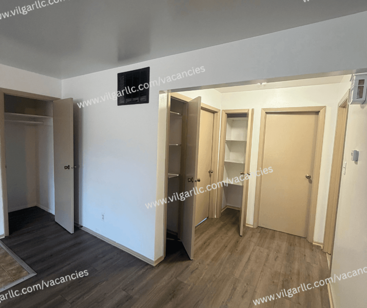 Merrillville Apartment: 5629 Massachusetts St
