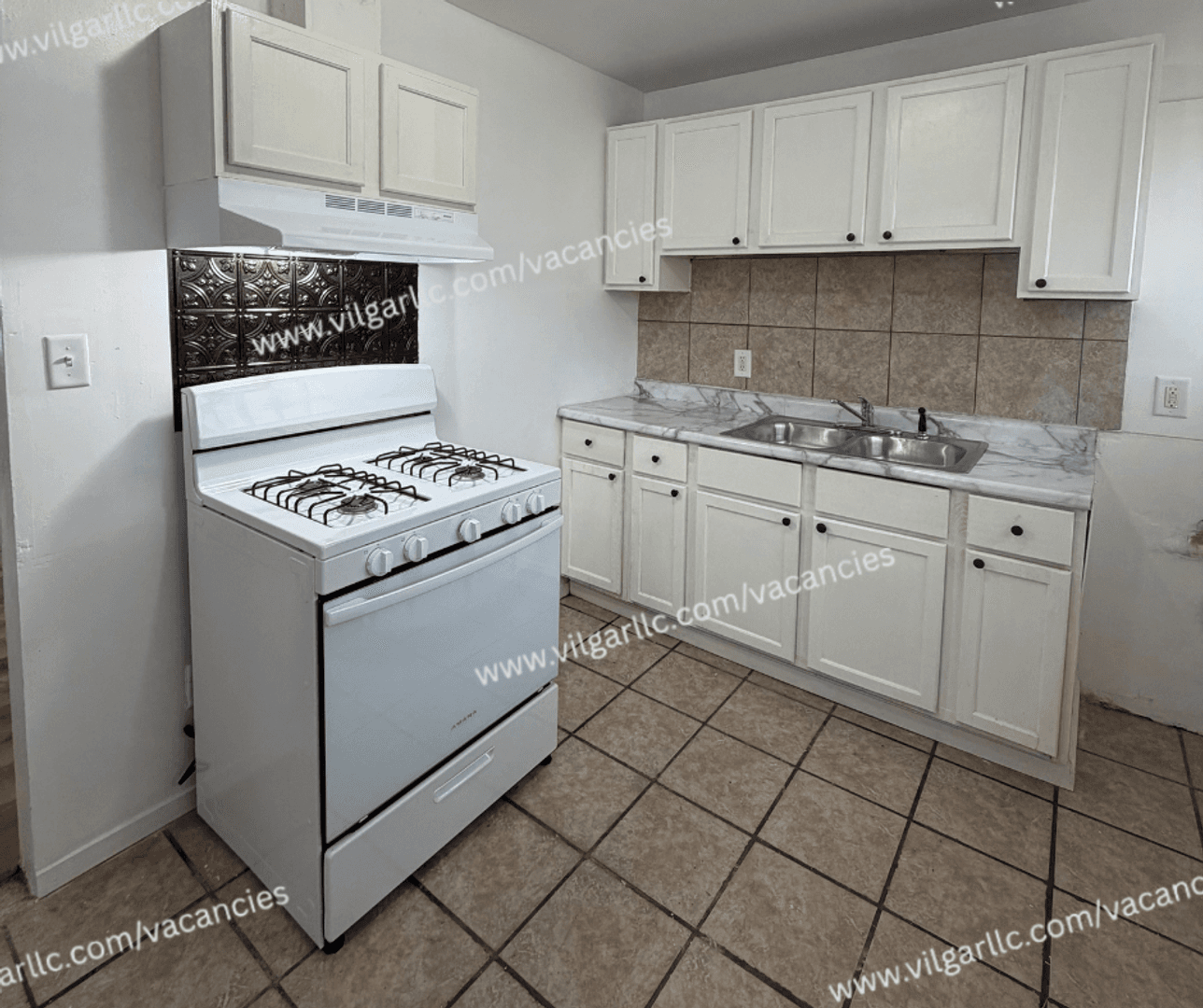 Gary House: 2700 Central Dr
