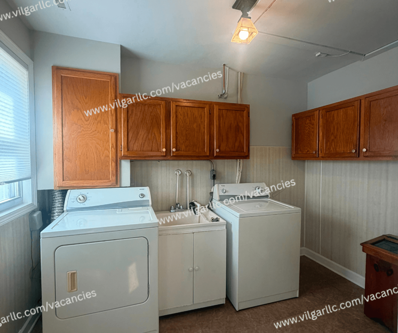 Munster House: 7610 Manor Ave