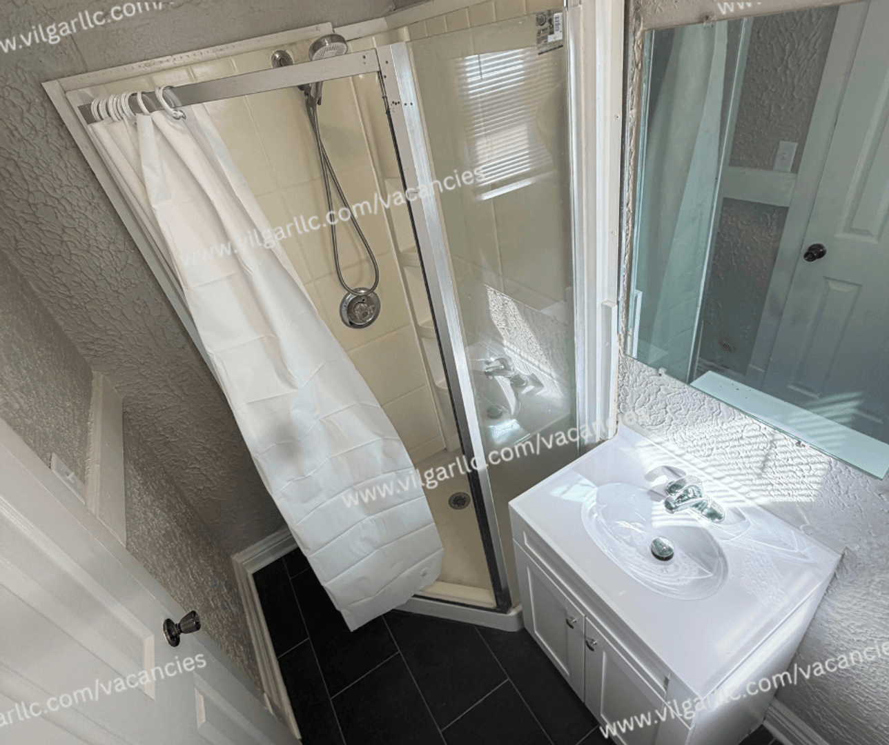 East Chicago Apartment: 3940 Deodar St