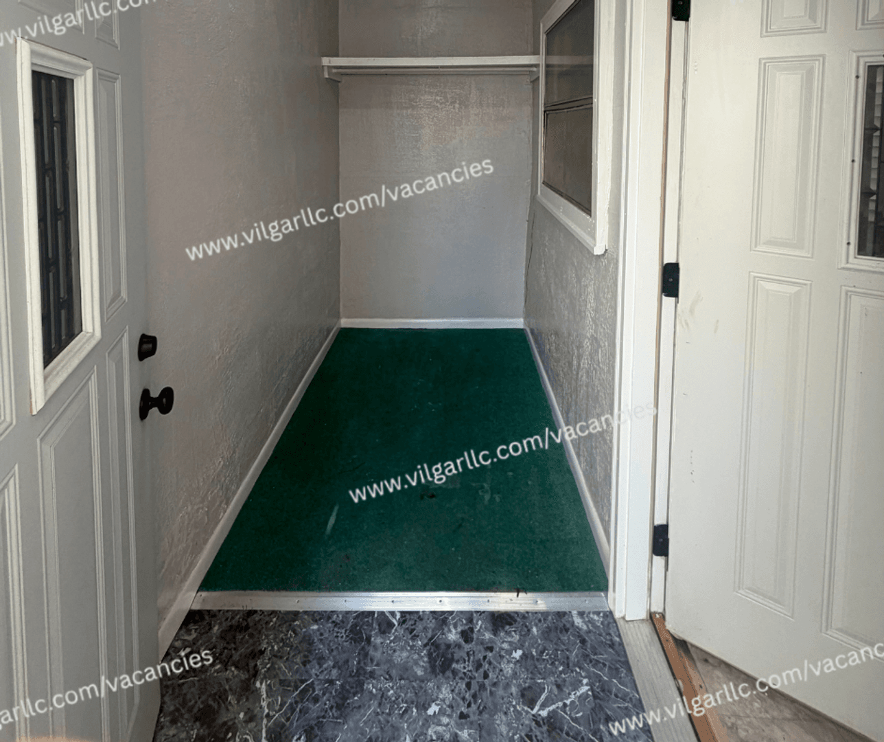 Hammond Apartment: 4232/4236 Grover