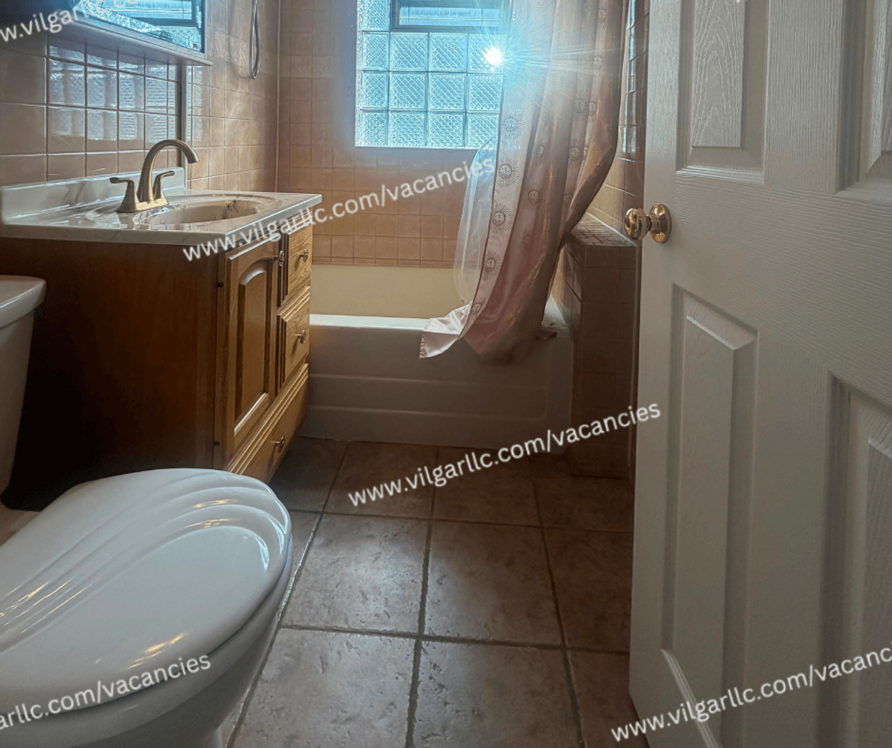 Munster House: 7610 Manor Ave