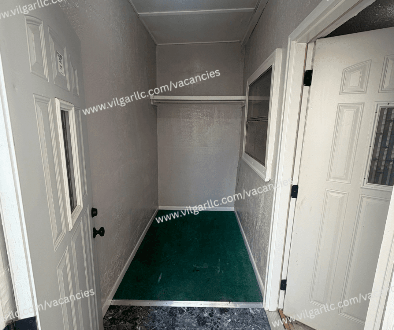 Hammond Apartment: 4232/4236 Grover