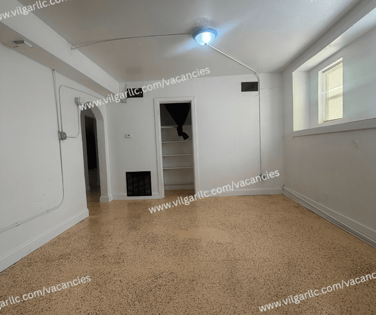Gary Apartment: 1514 W 5th Ave