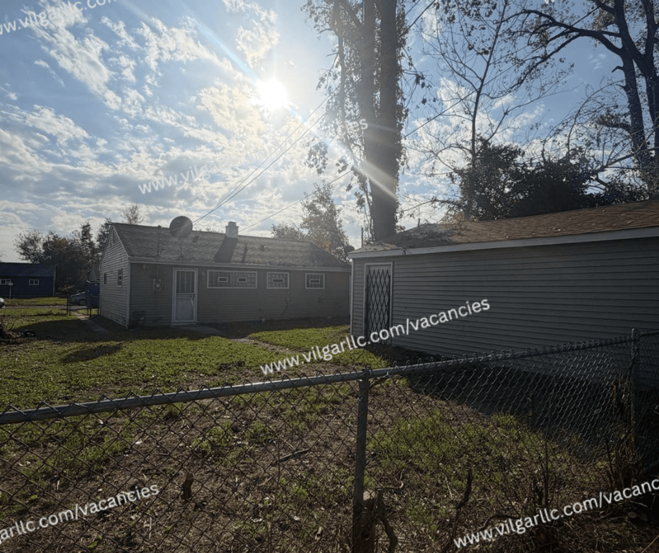 Gary House: 2700 Central Dr