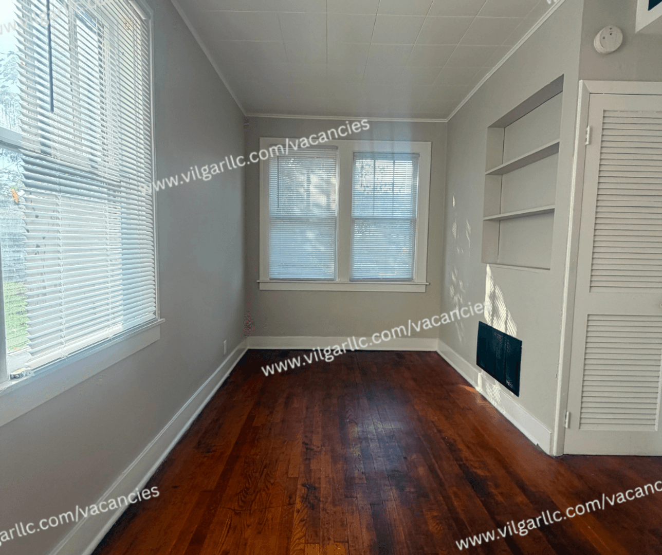 East Chicago Apartment: 4728 Baring Ave