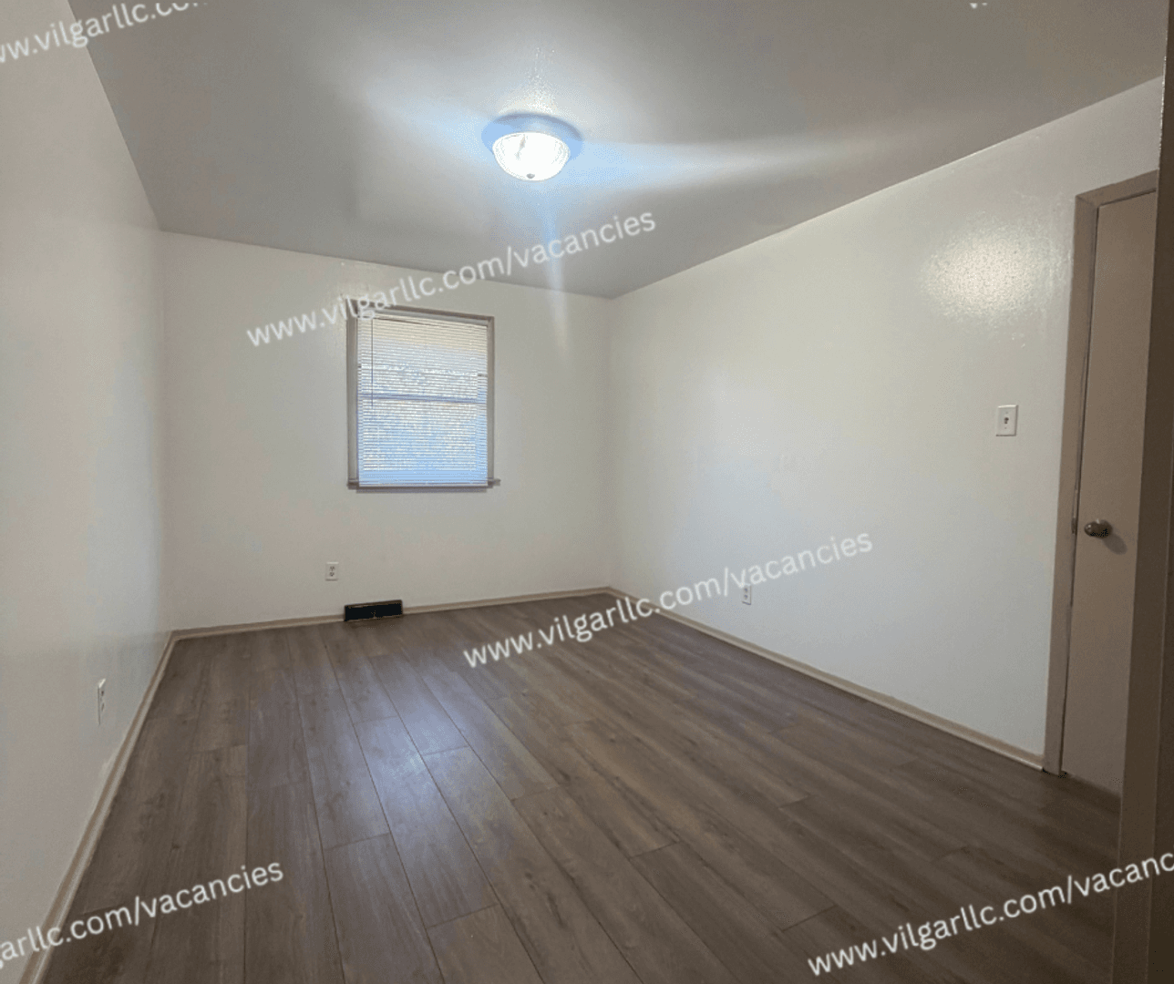 Merrillville Apartment: 5629 Massachusetts St