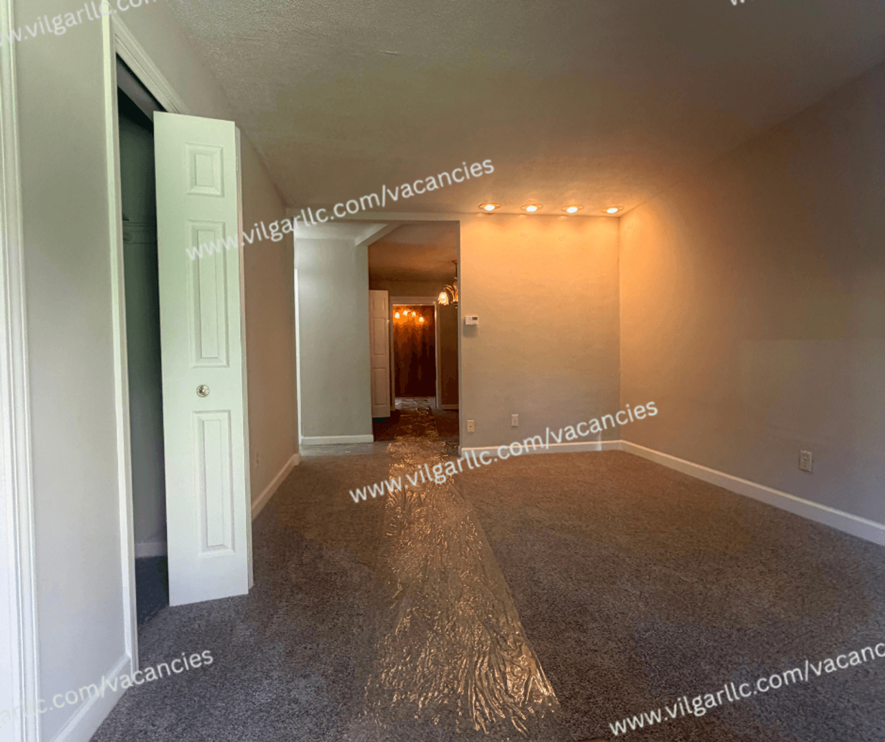 Munster House: 7610 Manor Ave