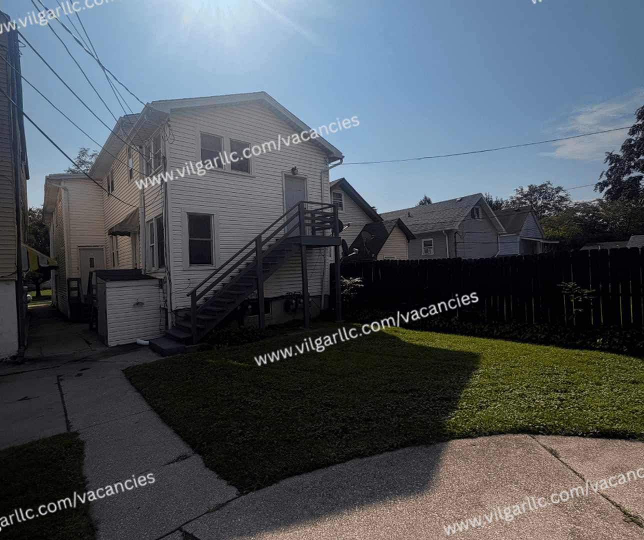 Hammond Apartment: 4232/4236 Grover