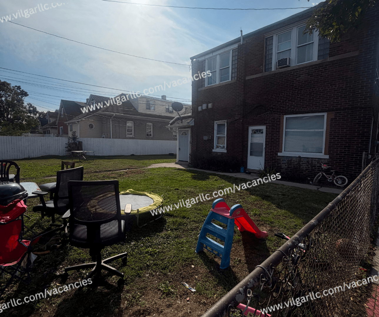 Hammond Apartment: 4403 Towle