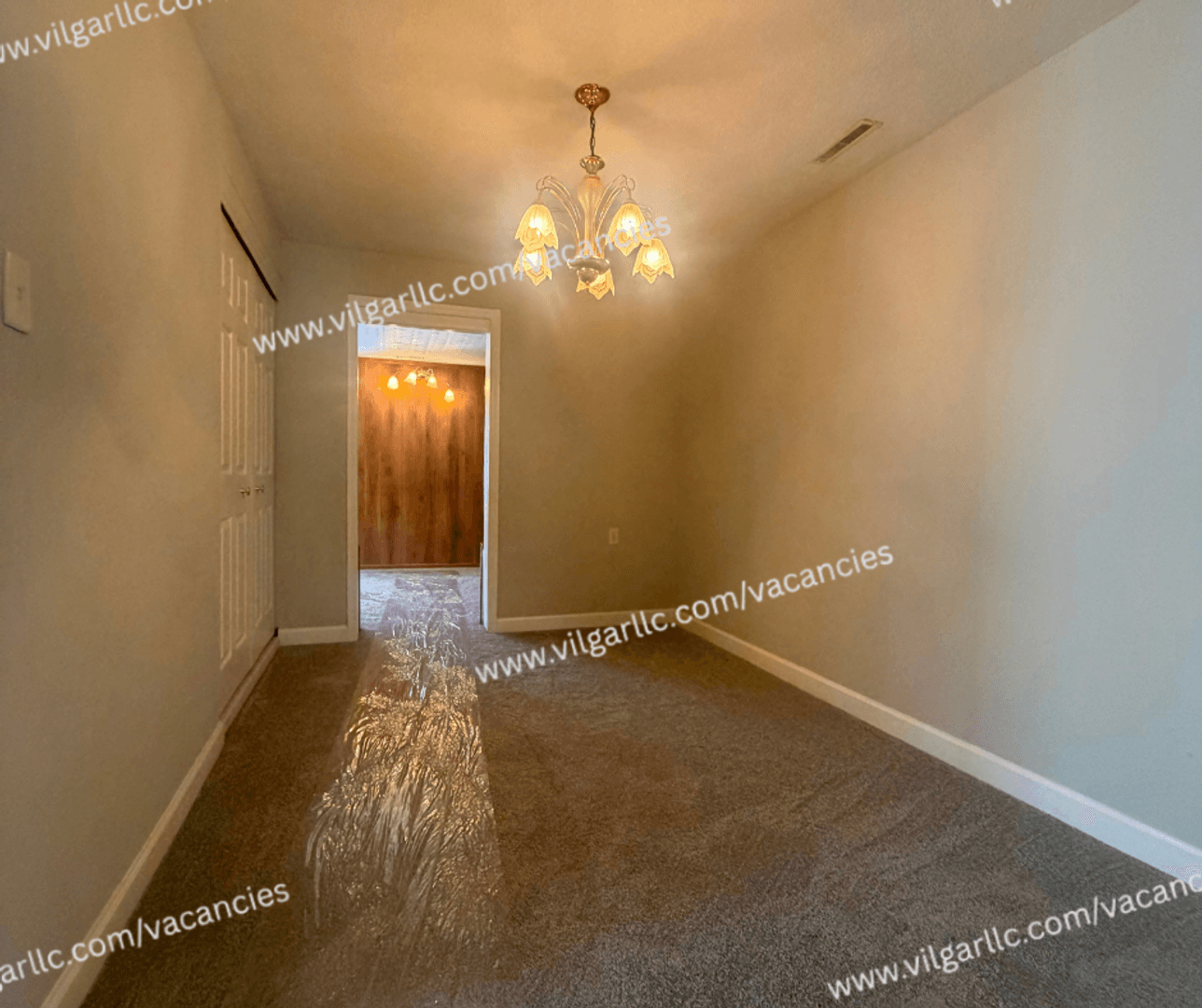 Munster House: 7610 Manor Ave