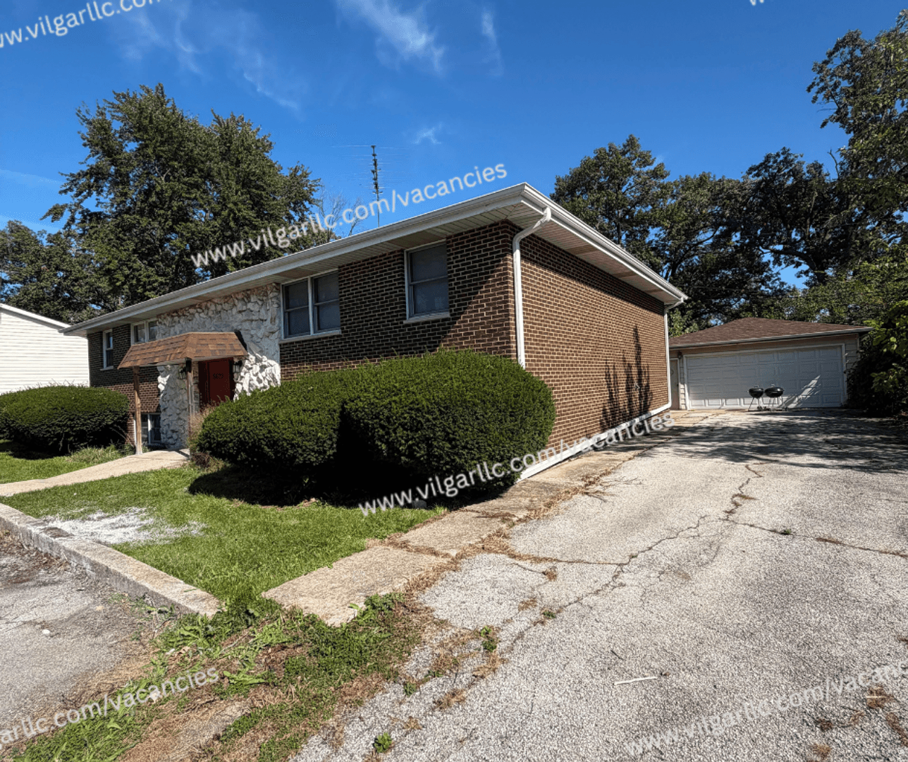 Merrillville Apartment: 5629 Massachusetts St