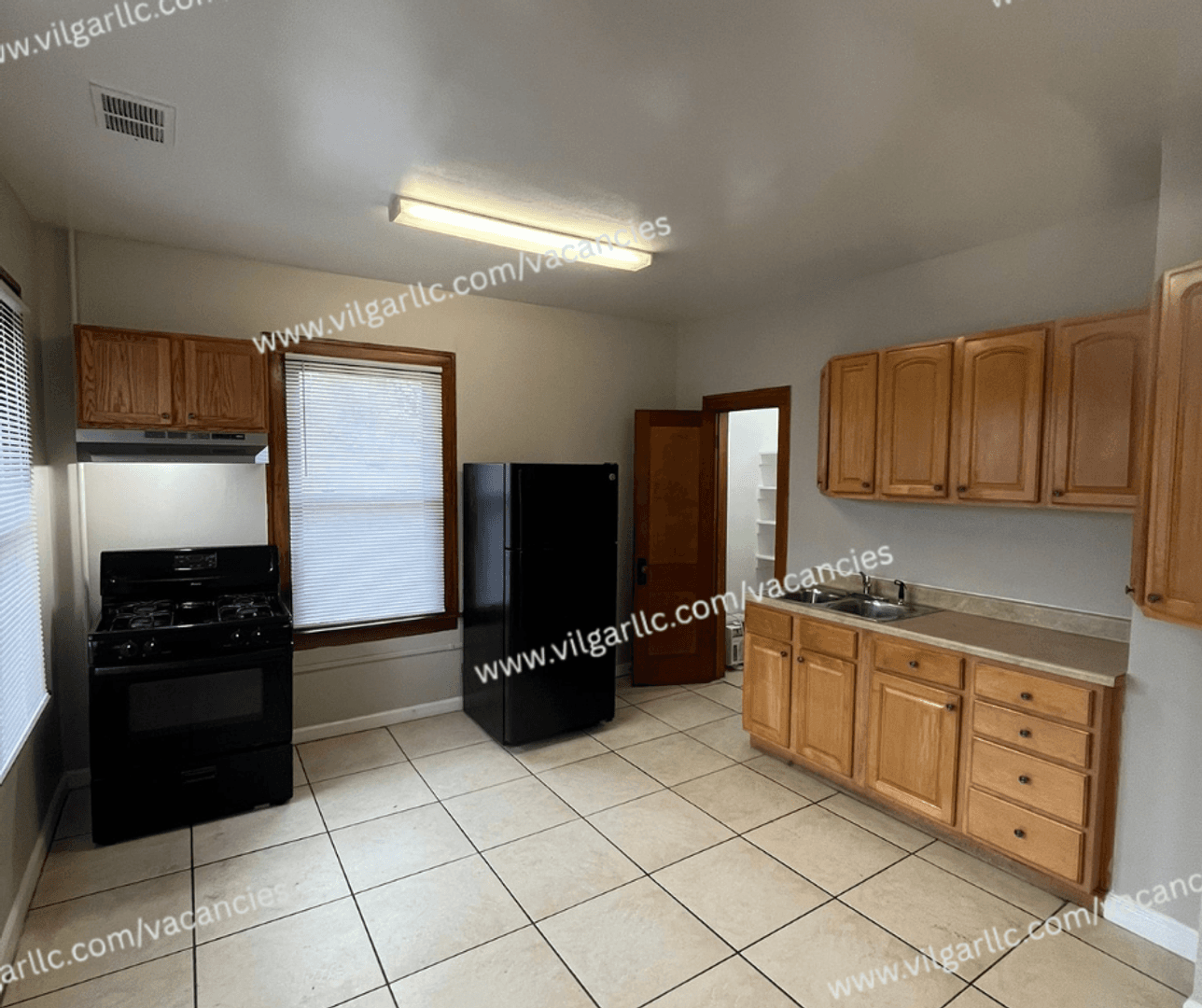 Gary Apartment: 461 Hayes St.
