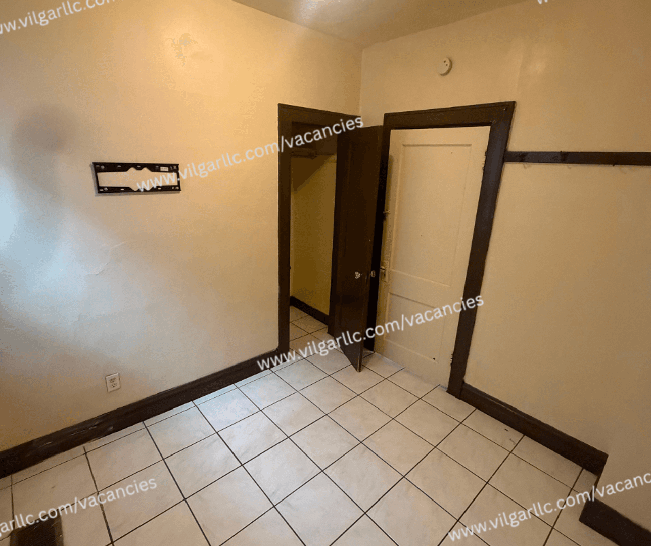 East Chicago Apartment: 4013 Pulaski St