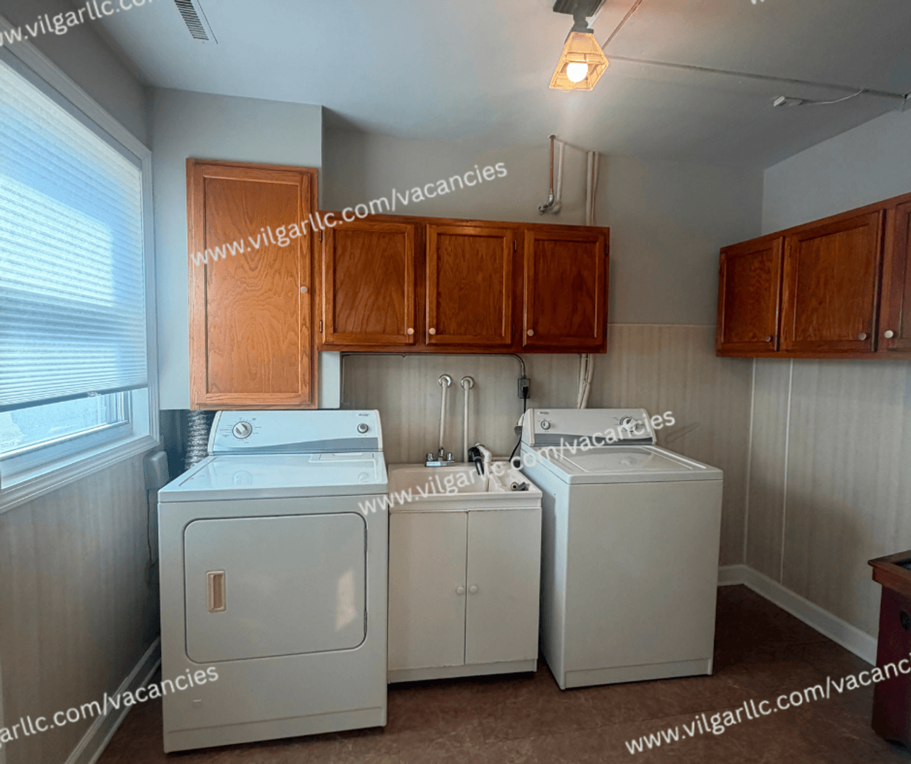Munster House: 7610 Manor Ave
