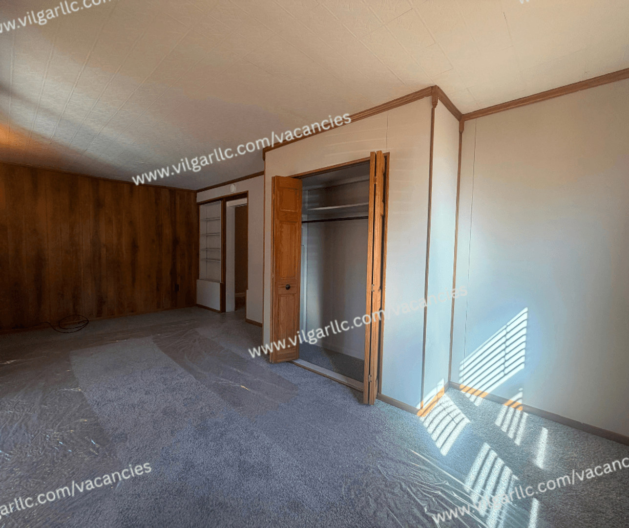 Munster House: 7610 Manor Ave