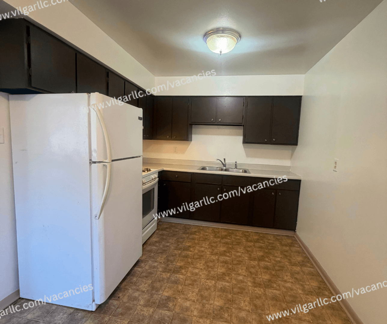 Merrillville Apartment: 5629 Massachusetts St