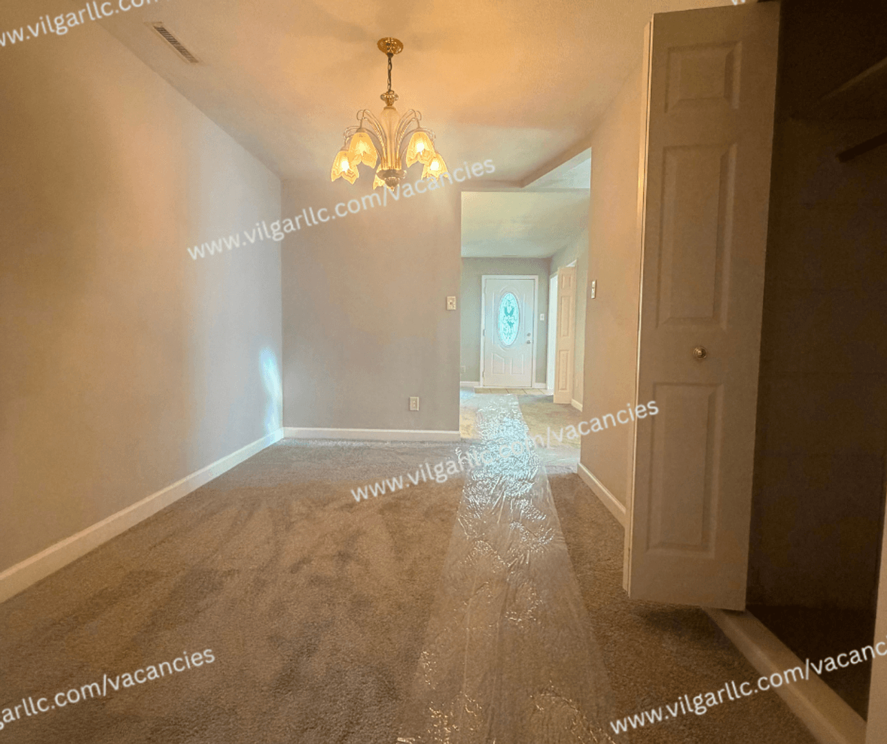Munster House: 7610 Manor Ave