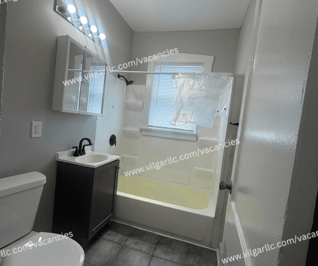 East Chicago Apartment: 4002 Alder St.