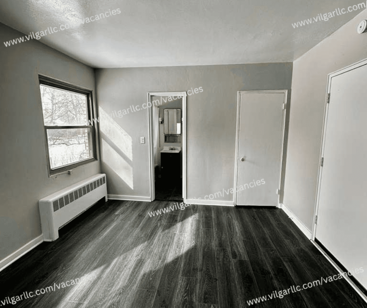 La Porte Apartment: 1520 Monroe St,