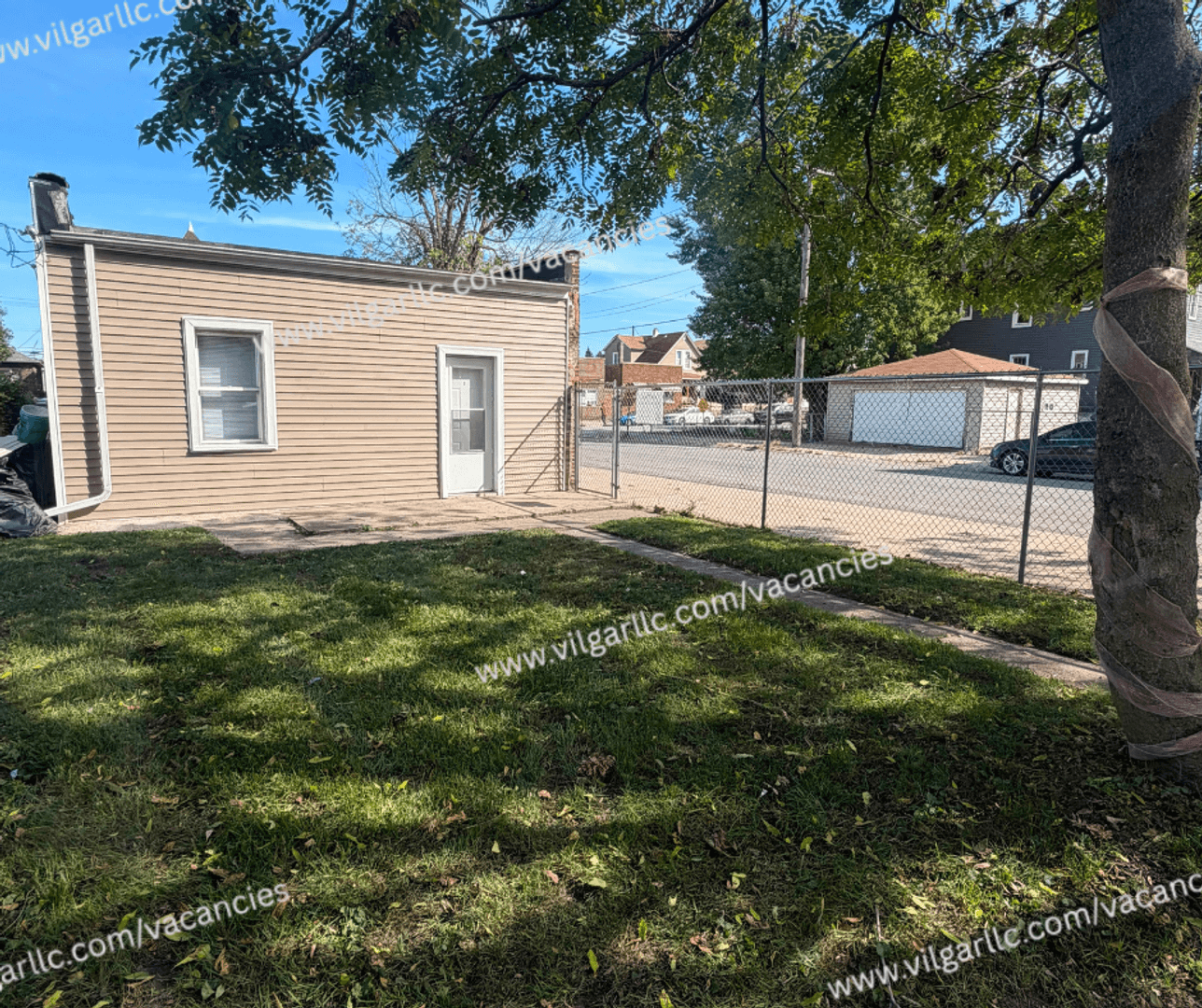 East Chicago Apartment: 3940 Deodar St