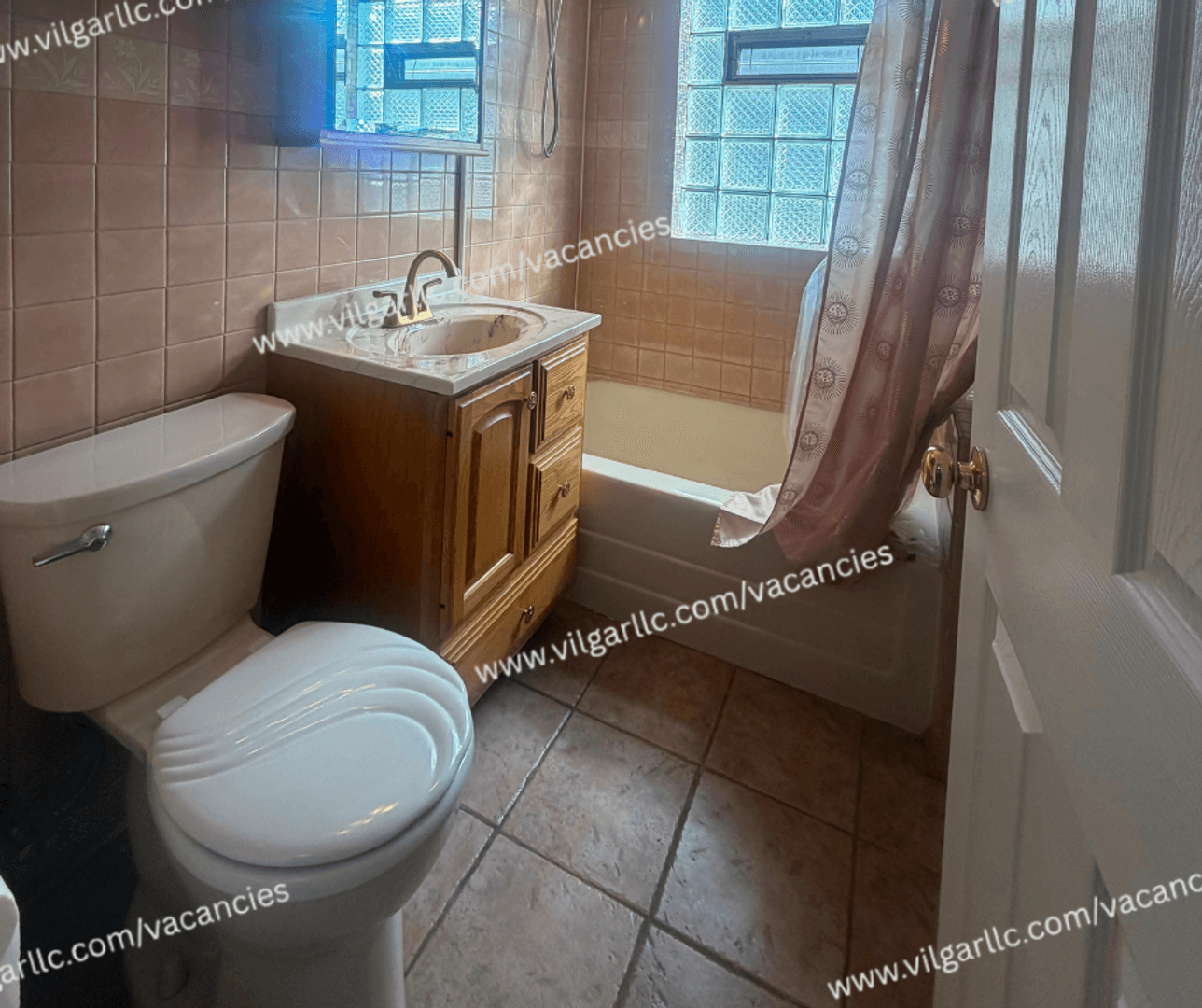 Munster House: 7610 Manor Ave