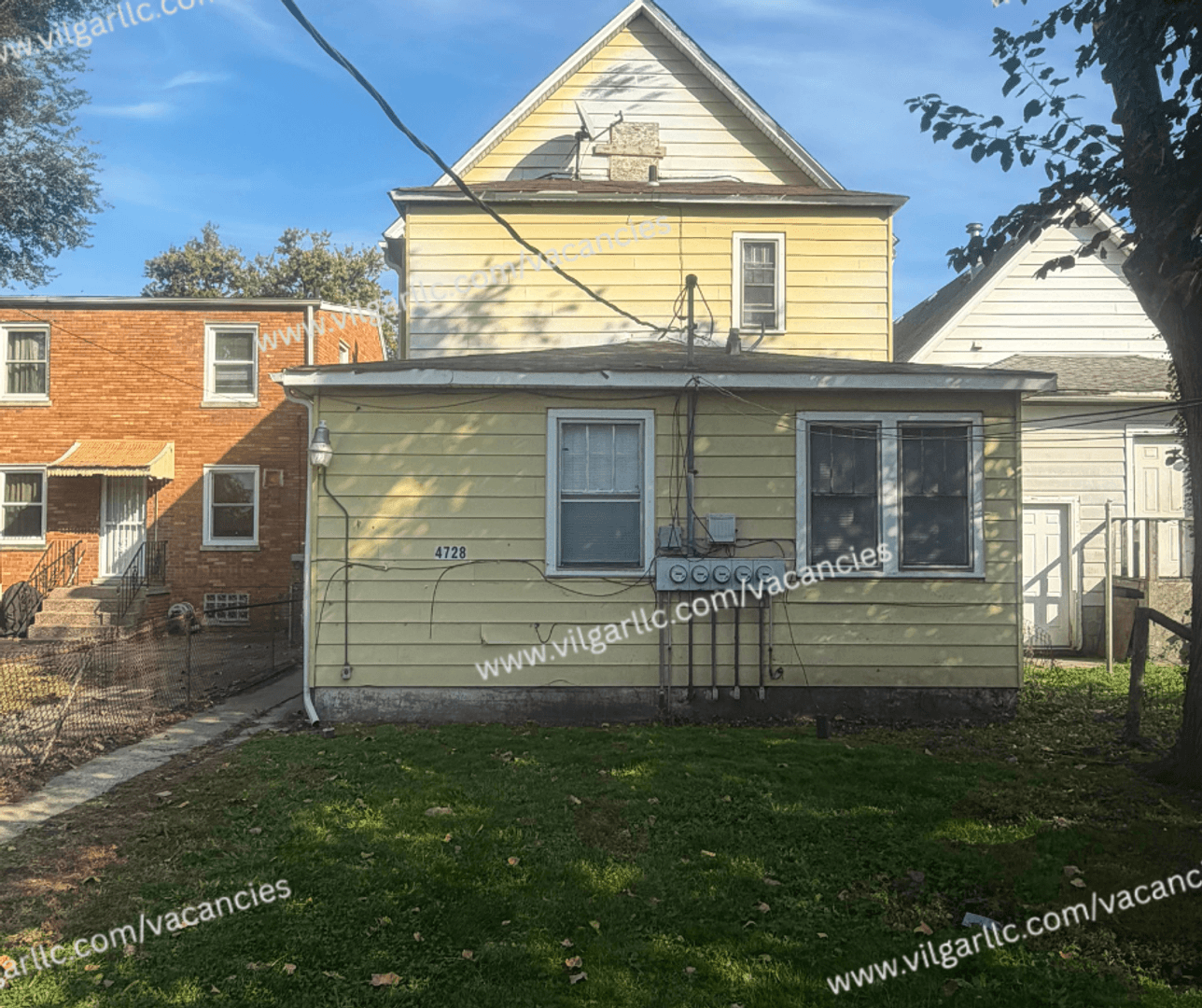 East Chicago Apartment: 4728 Baring Ave