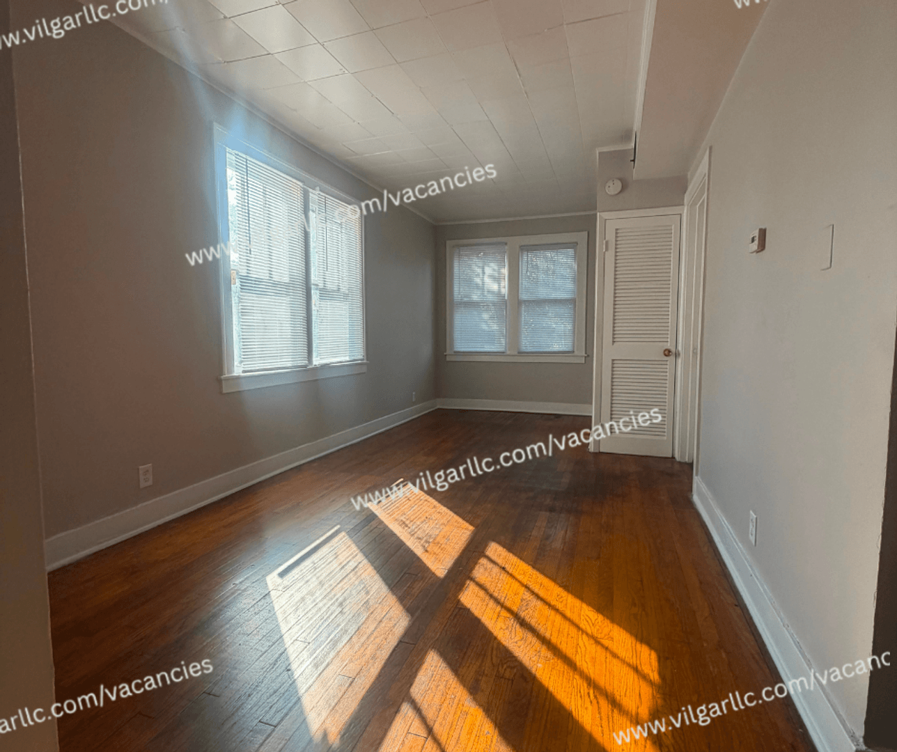 East Chicago Apartment: 4728 Baring Ave