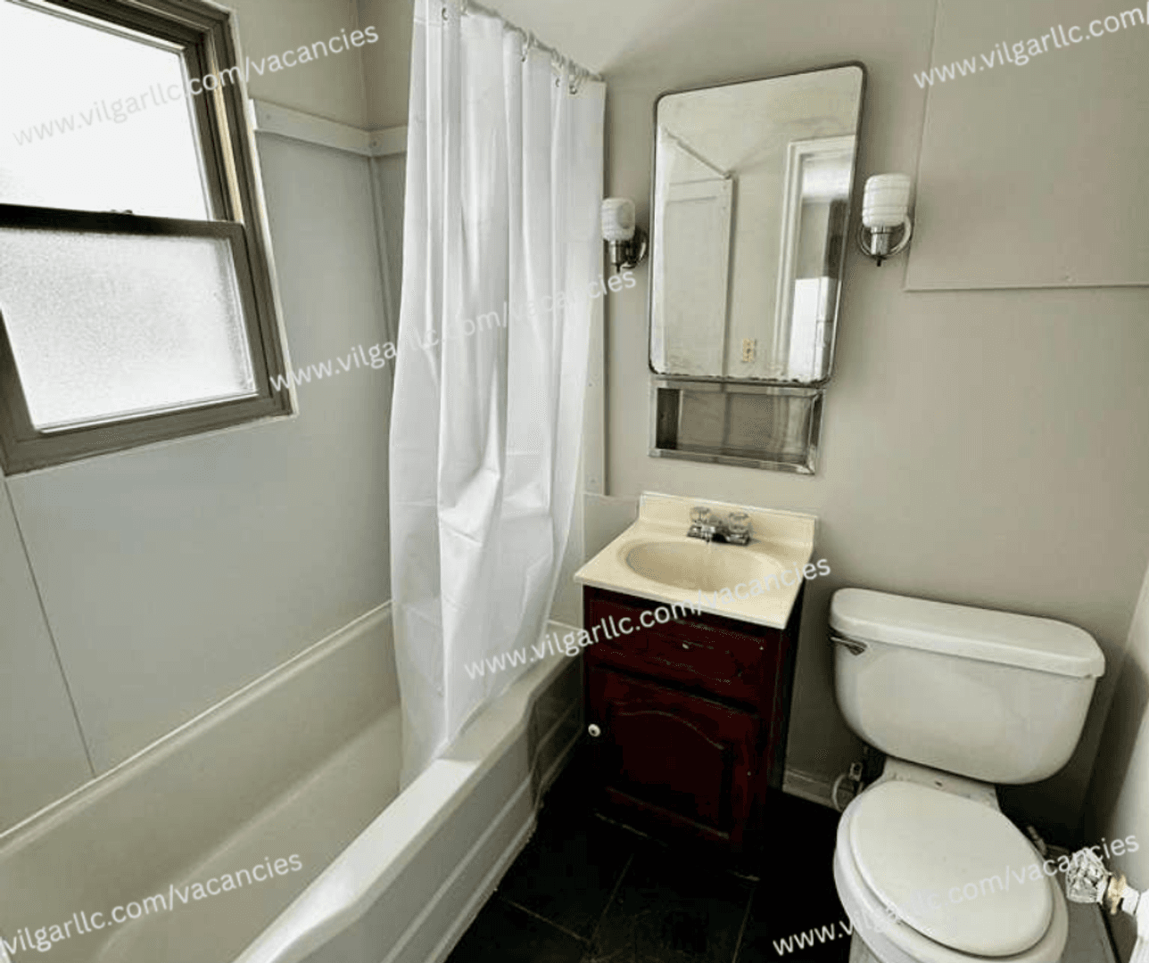 La Porte Apartment: 1520 Monroe St,