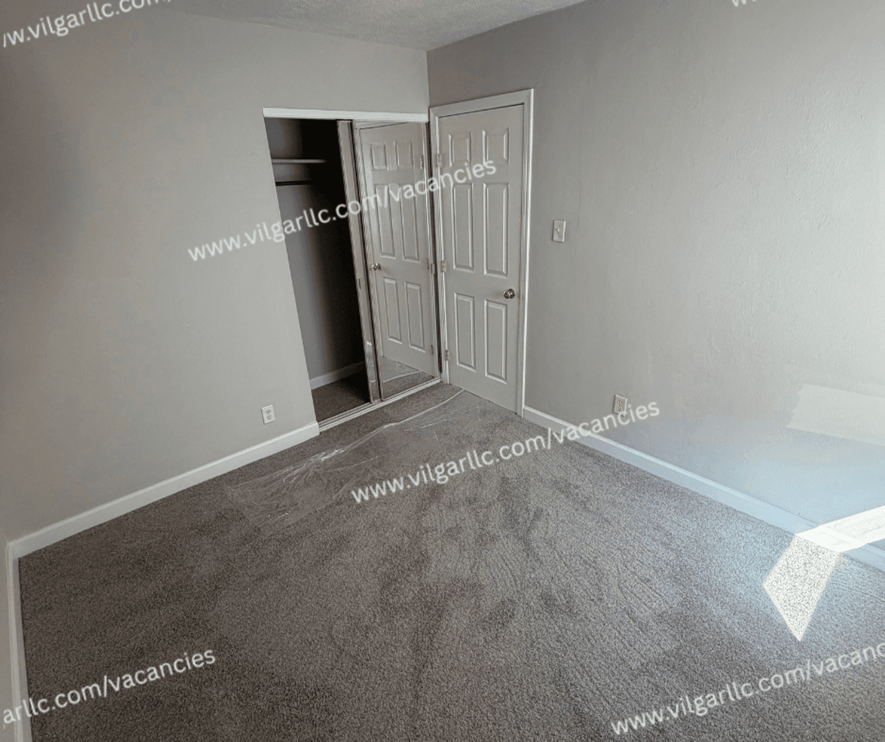 Munster House: 7610 Manor Ave