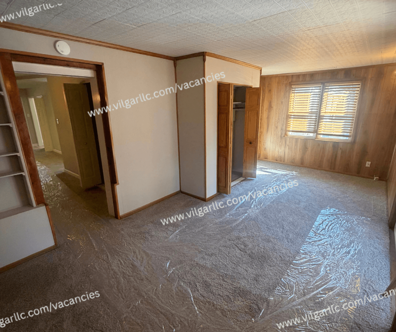 Munster House: 7610 Manor Ave