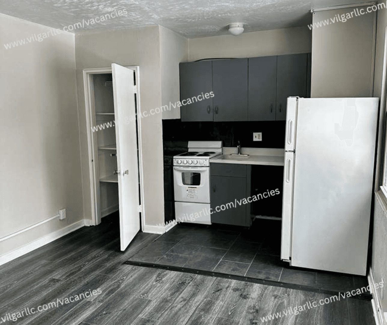 La Porte Apartment: 1520 Monroe St,