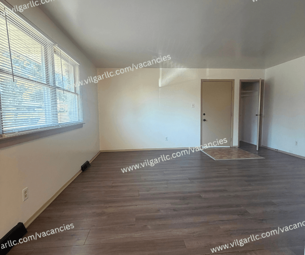 Merrillville Apartment: 5629 Massachusetts St