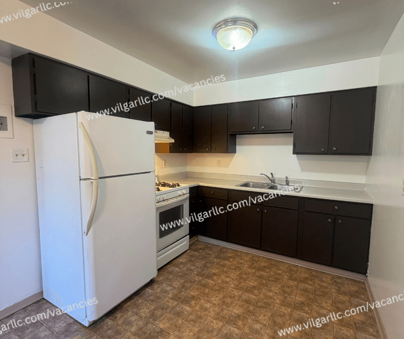 Merrillville Apartment: 5629 Massachusetts St
