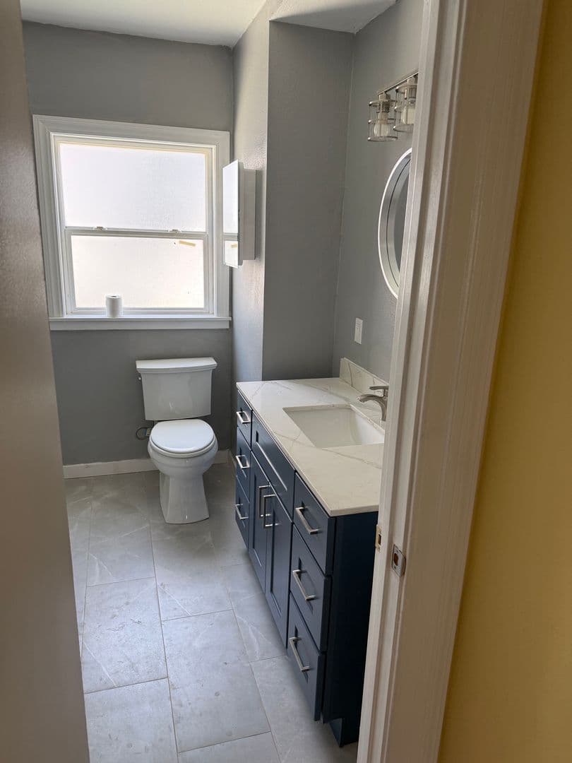 Oakland Apartment: 667 65th St