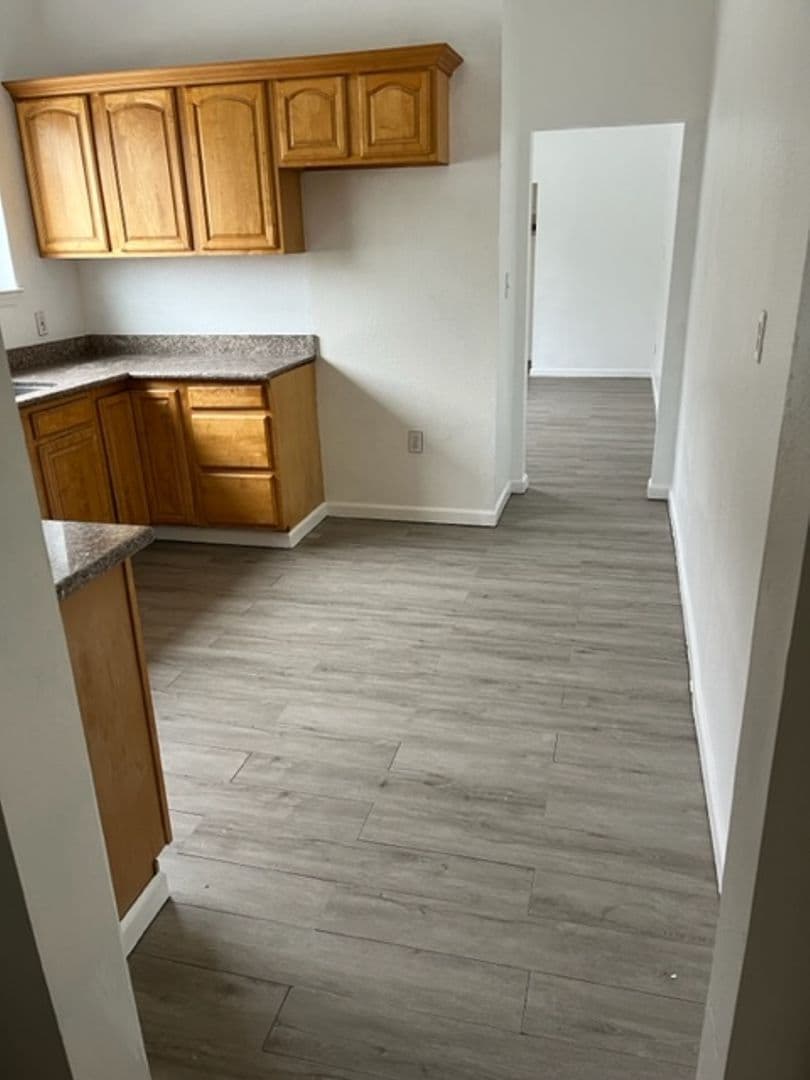 Oakland Apartment: 870 32nd Street
