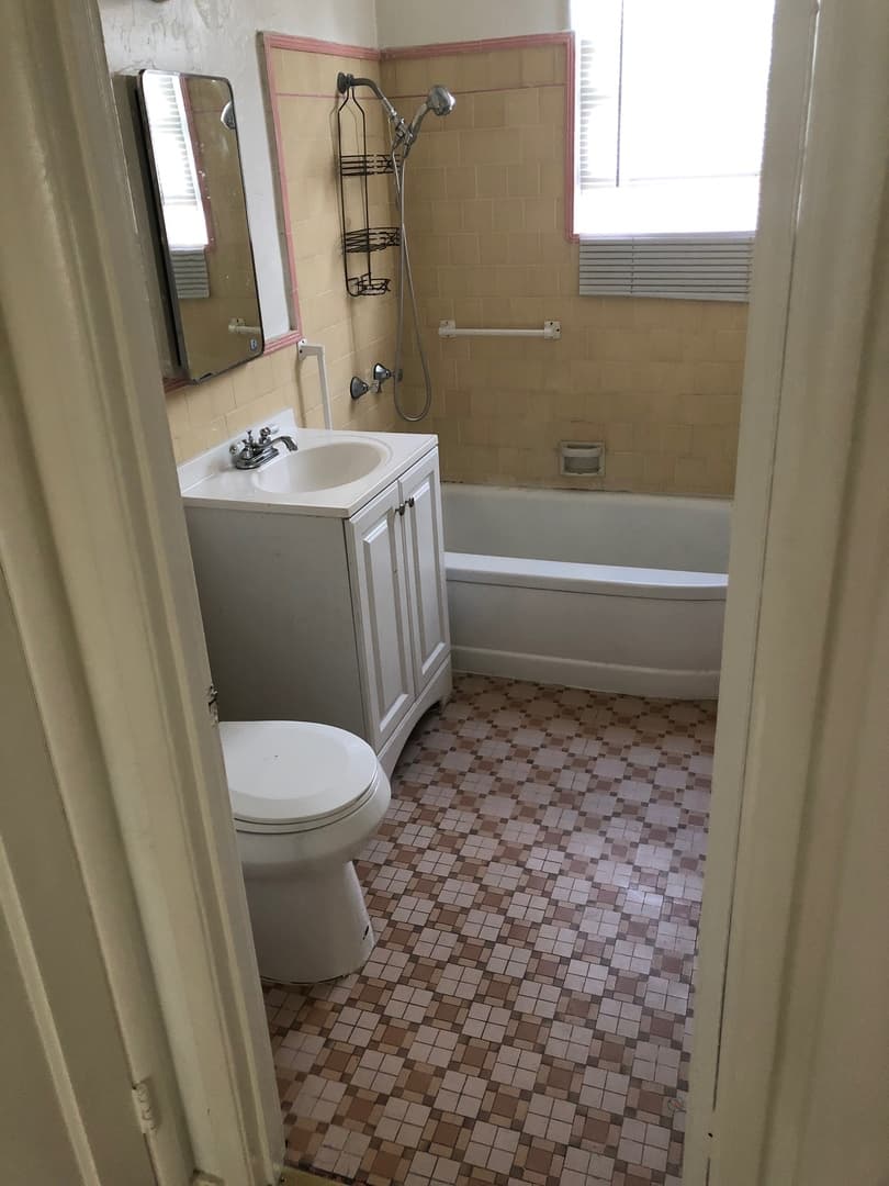 Oakland Apartment: 1320-1322 97th Ave