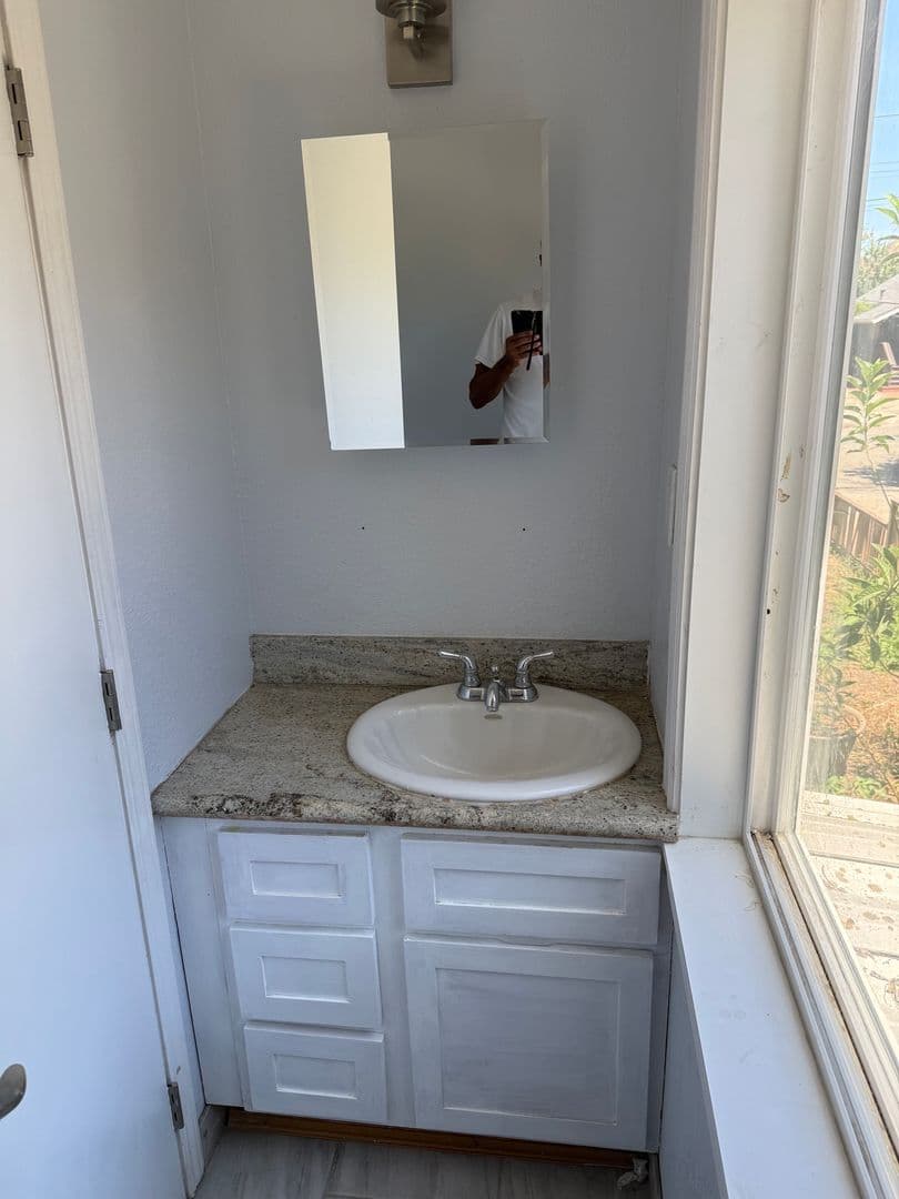 Oakland Apartment: 667 65th St