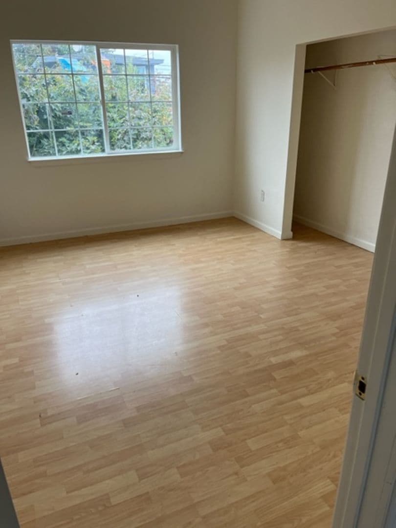 Oakland Apartment: 870 32nd Street
