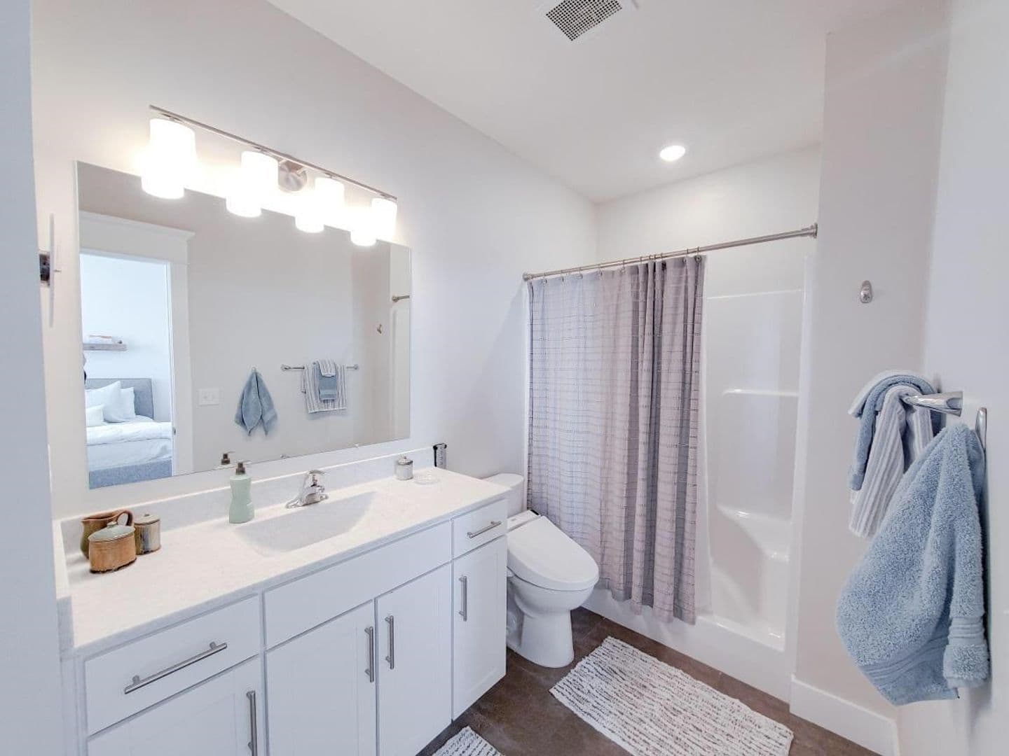 Omaha Apartment: 13178 Lincoln Road
