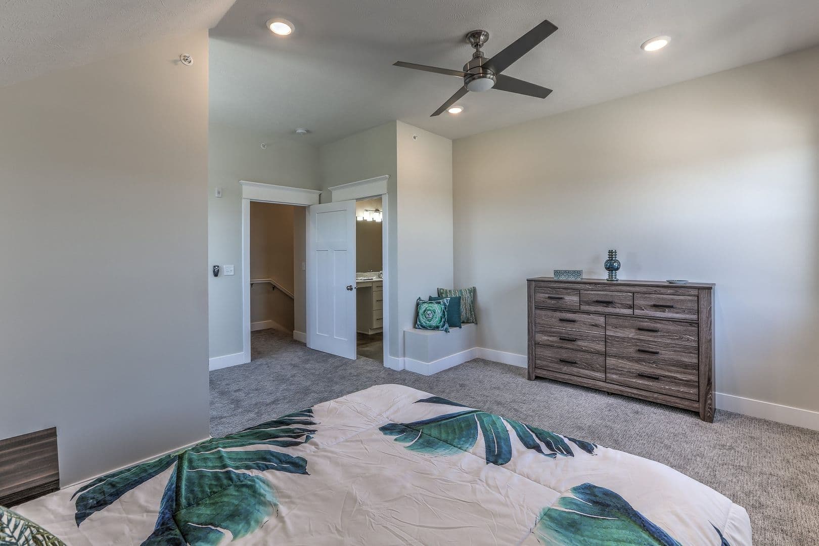 Omaha Apartment: 13178 Lincoln Road