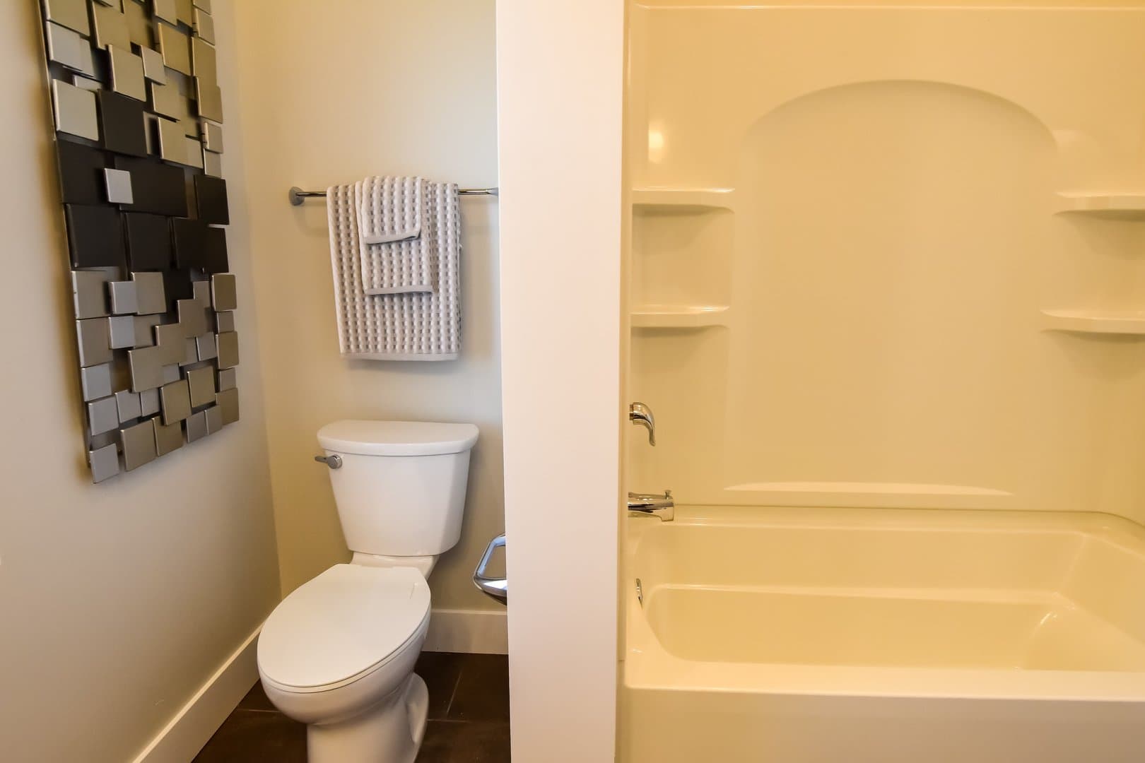 Omaha Apartment: 13178 Lincoln Road