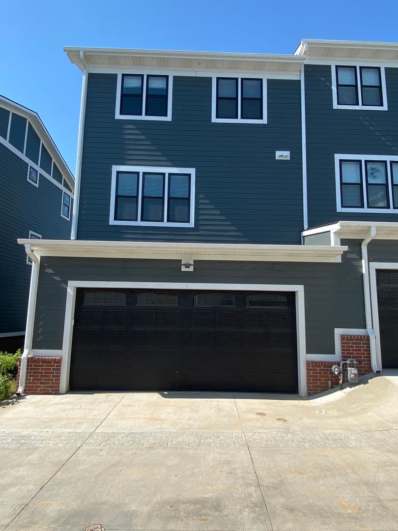 Omaha Apartment: 13178 Lincoln Road