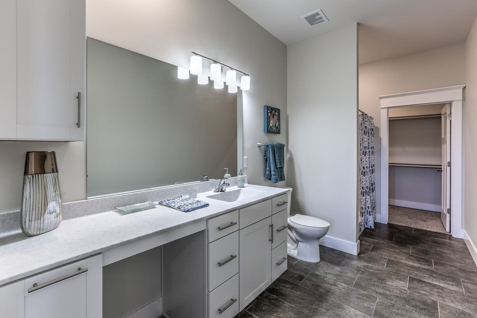 Omaha Apartment: 13178 Lincoln Road