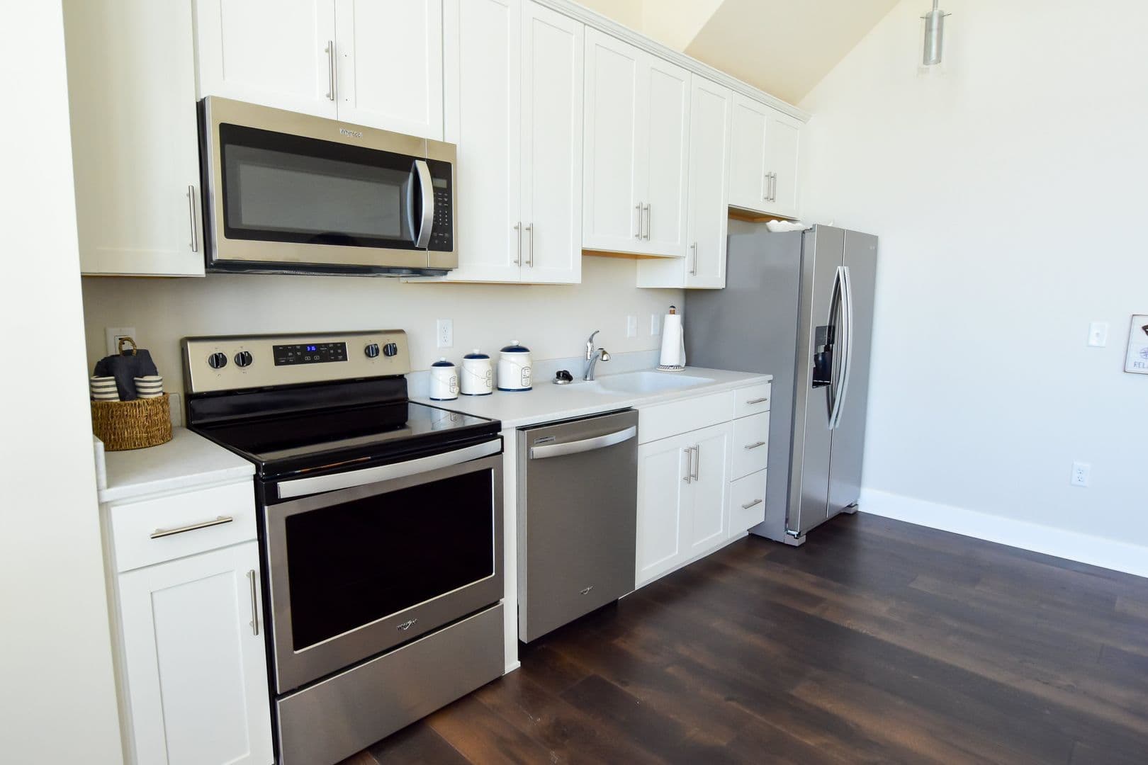 Omaha Apartment: 13178 Lincoln Road