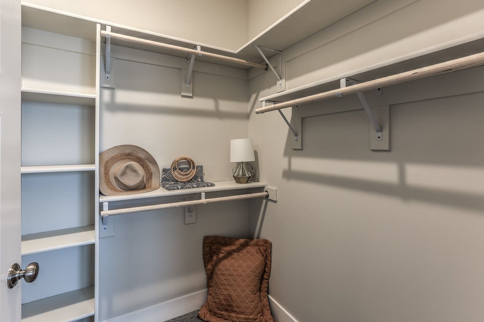 Omaha Apartment: 13178 Lincoln Road