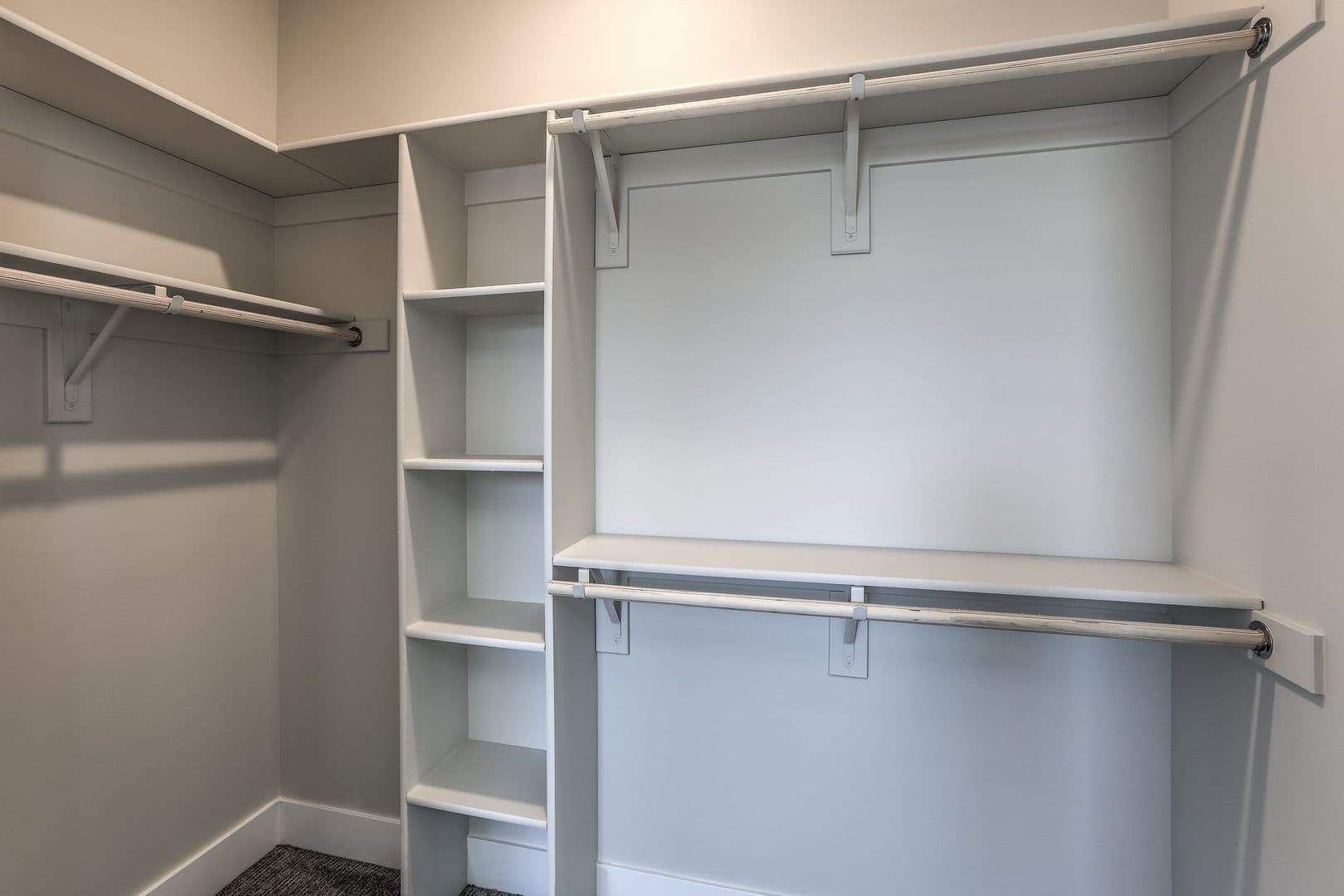 Omaha Apartment: 13178 Lincoln Road