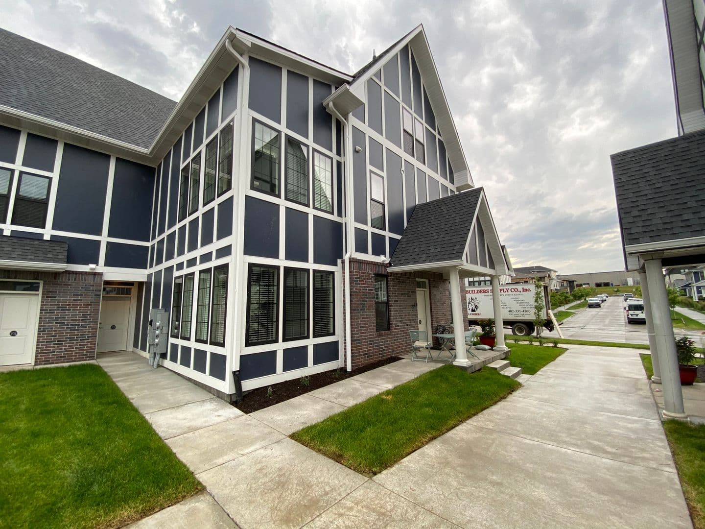 Omaha Apartment: 13108 Lincoln Road